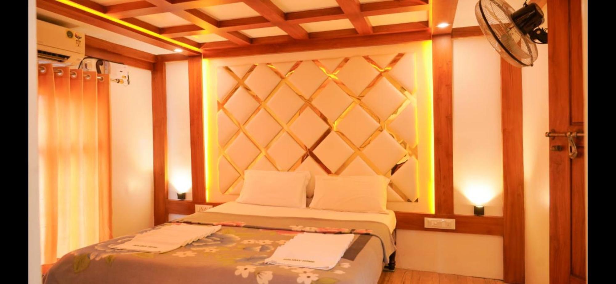 Victoria Houseboats Hotel Alappuzha Buitenkant foto