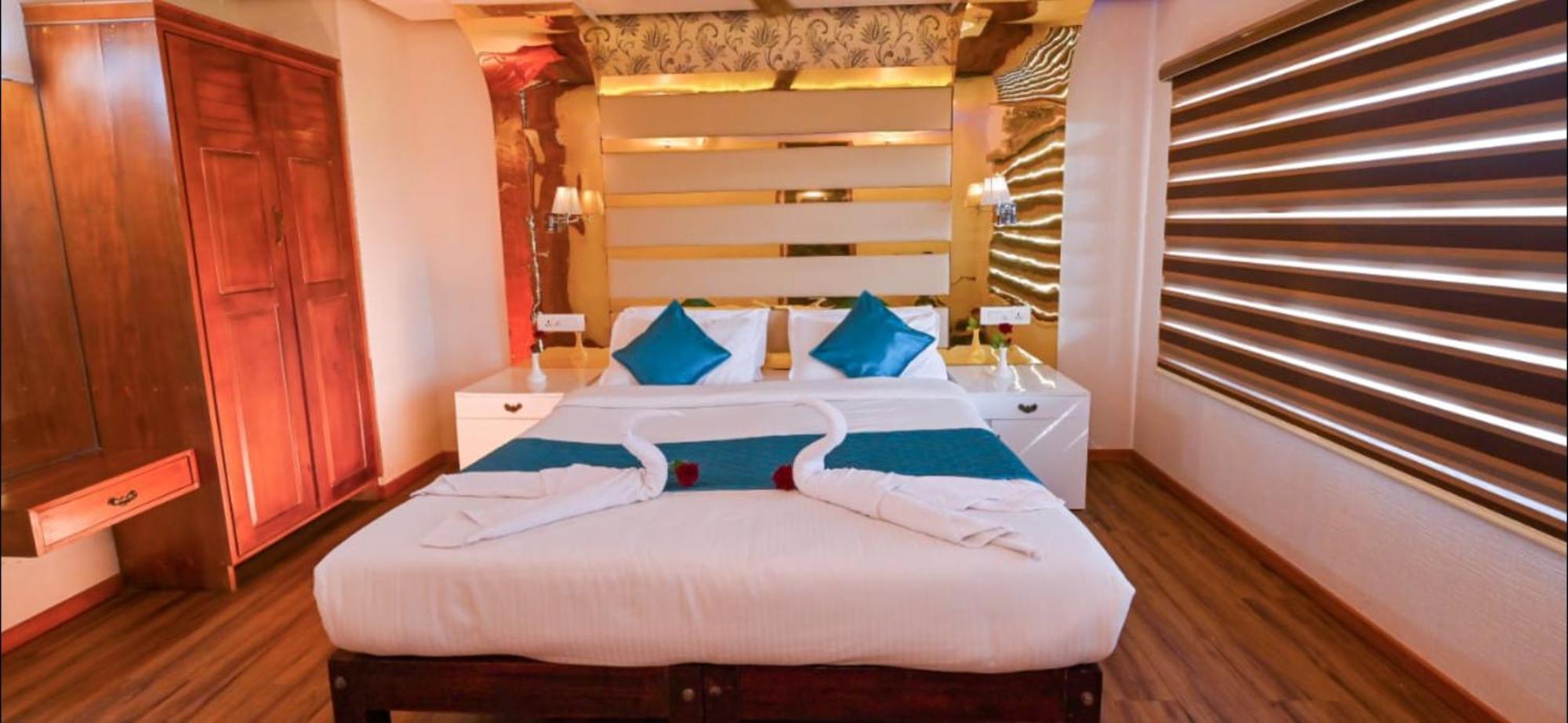 Victoria Houseboats Hotel Alappuzha Buitenkant foto