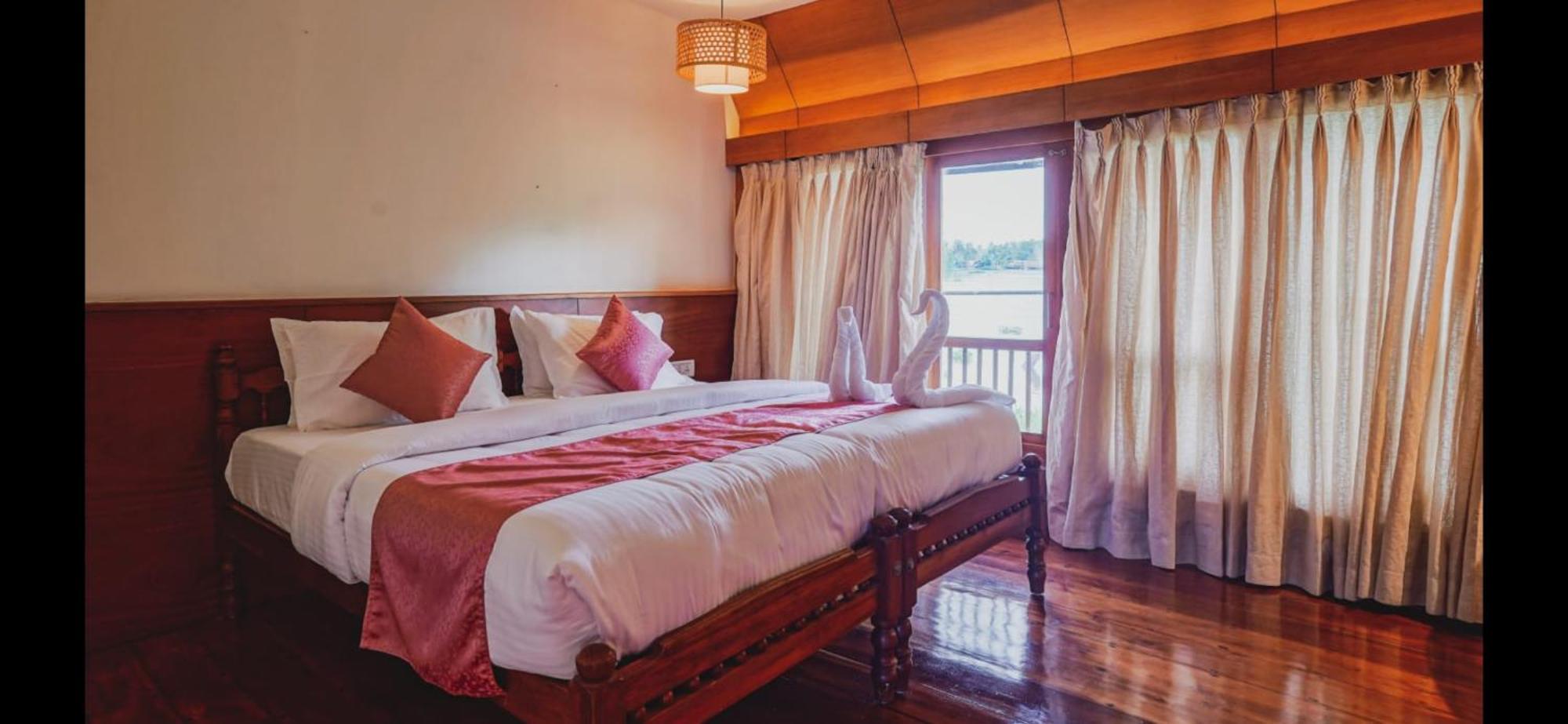 Victoria Houseboats Hotel Alappuzha Buitenkant foto