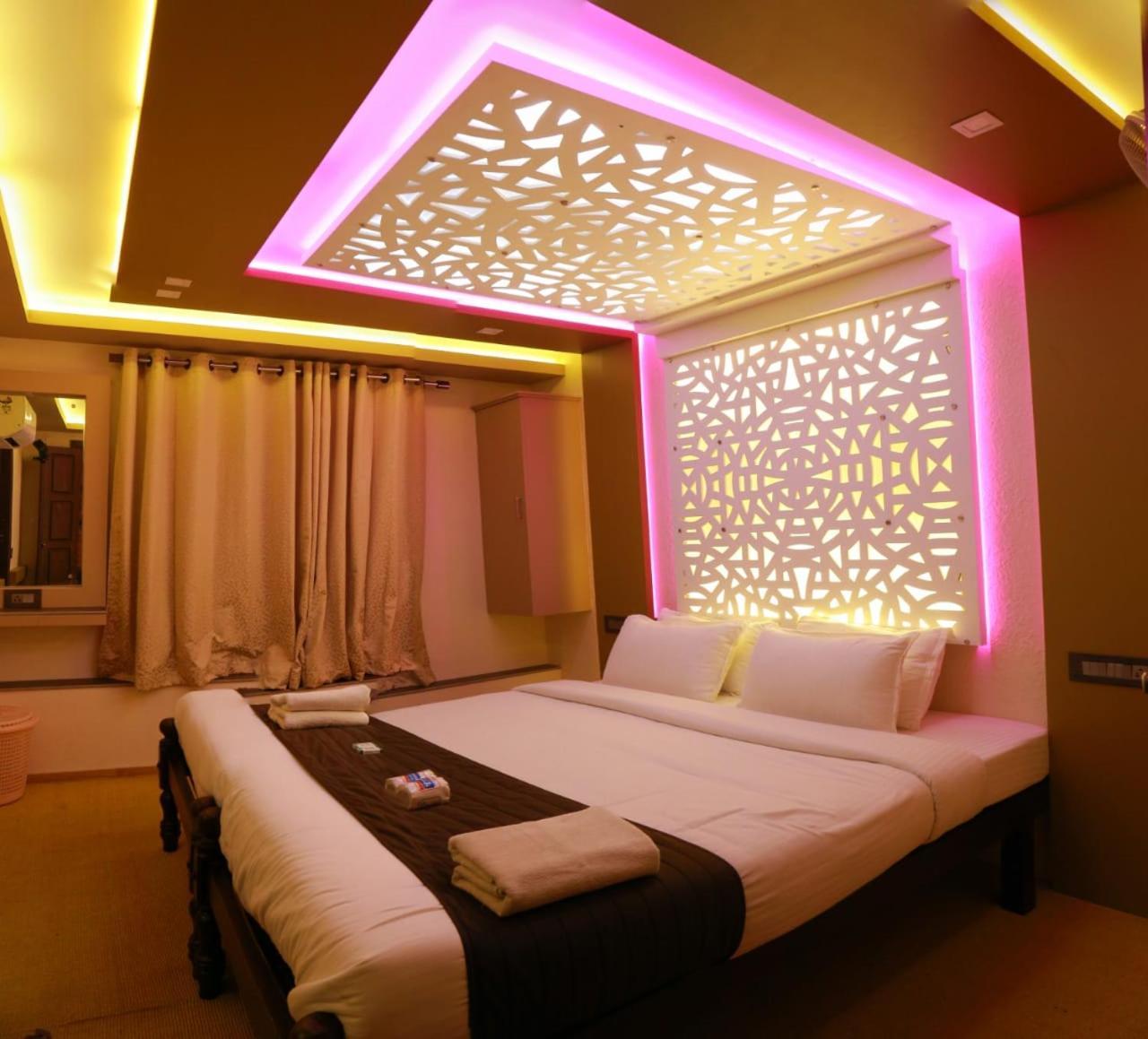 Victoria Houseboats Hotel Alappuzha Buitenkant foto