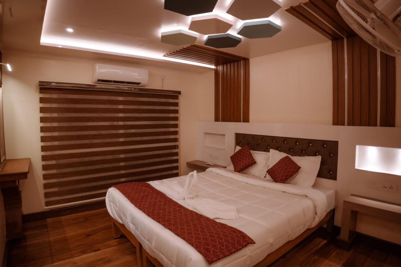 Victoria Houseboats Hotel Alappuzha Buitenkant foto